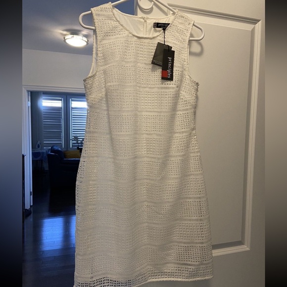 Beautiful above knee white dress - Picture 1 of 3